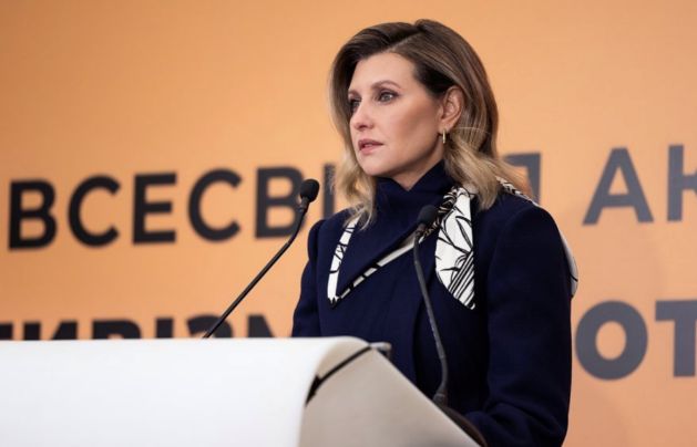 伊万卡|44岁乌克兰第一夫人颜值高，穿职业装神似伊万卡，是学霸也是编剧