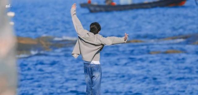 张天爱|跟粉丝互怼聊天,跪求想找女朋友,看檀健次直播真的会被笑死!