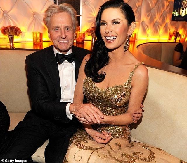 琼斯|道格拉斯：好莱坞最高段位花心浪子，把小25岁泽塔琼斯吃得死死的