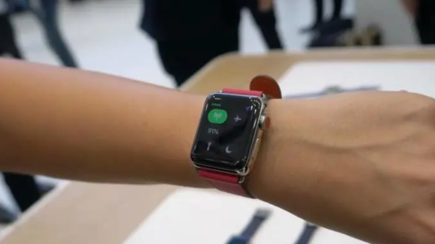 iPhone|iPhone史诗级更新来了!戴口罩也可以解锁!不用买iWatch手表