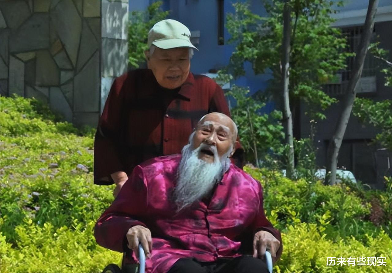 117岁老人杨明运,从光绪23年活到2014年,没有子女却活过3个世纪