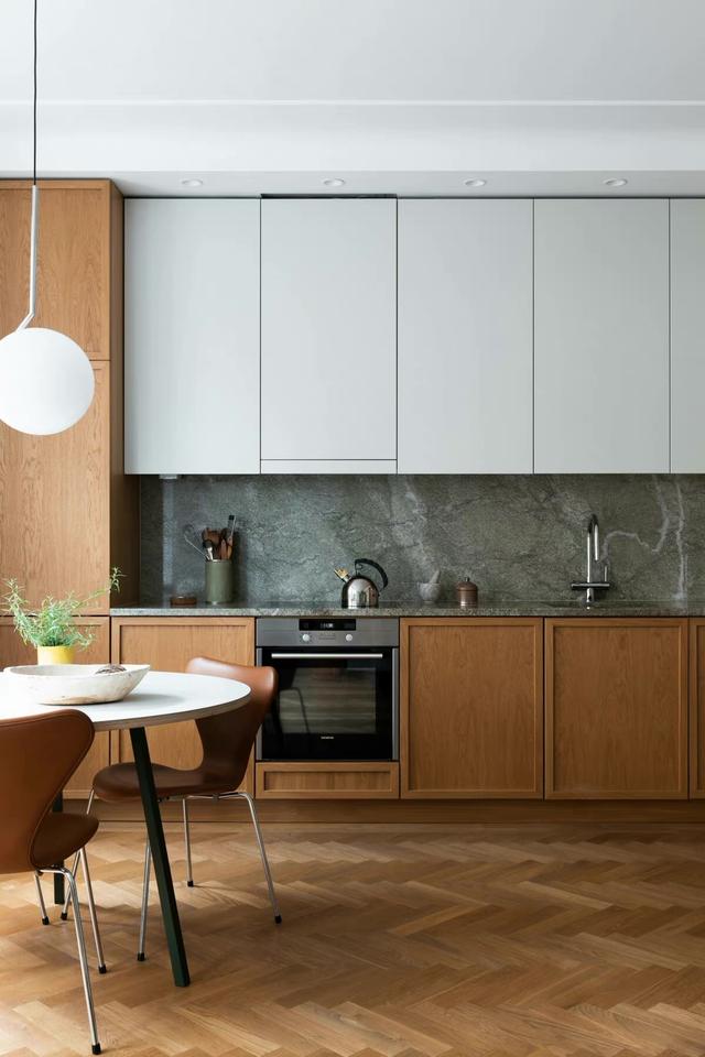 地板好看成功一半,67平原木+浅绿北欧风住宅,橡木地板气质出众