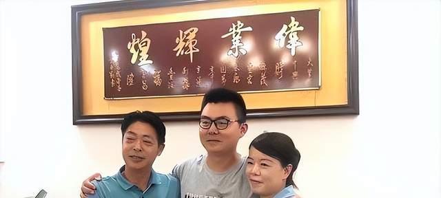 姚策|杜新枝中秋发小作文怀念姚策,却晒姚威成长照片,记不清亲儿生日