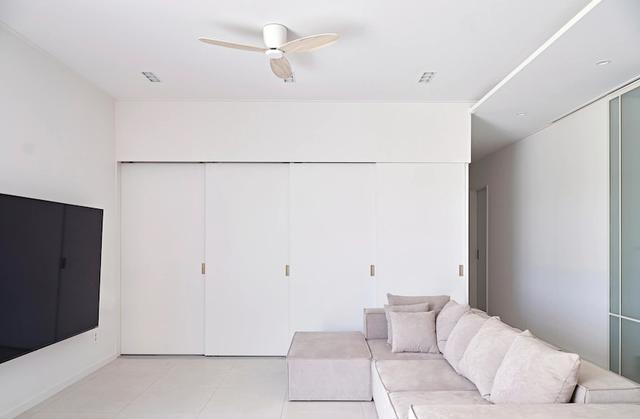 底层115装出大平层效果?白+灰,清爽养眼,巧用色调装出大宅范