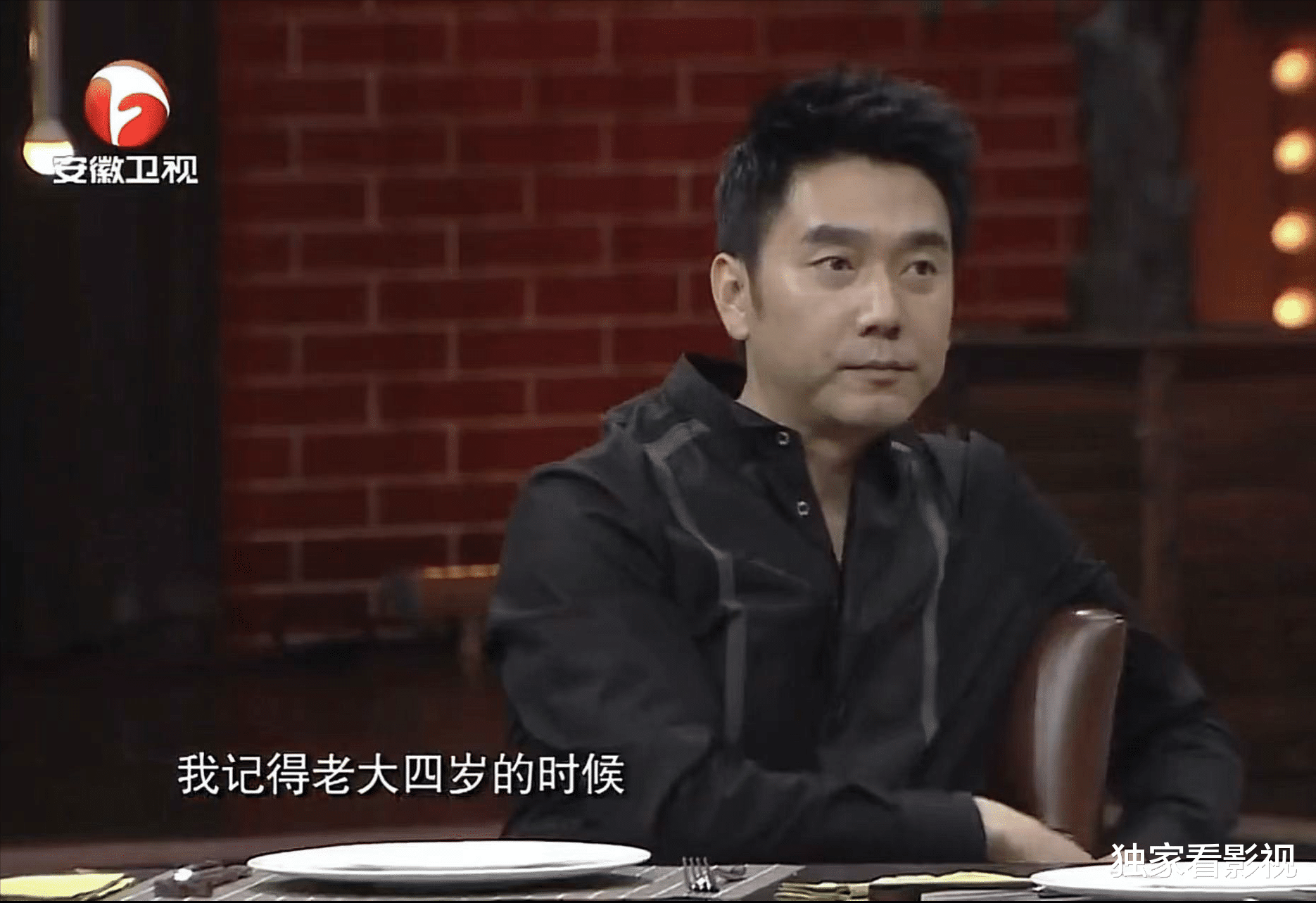 林依轮|林依轮长子大学毕业，和外国女友亲密合照，是名校学霸还自创品牌