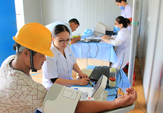 考研|“铁路”集团公开招聘，专科生就可以报考，想拿铁饭碗的别错过