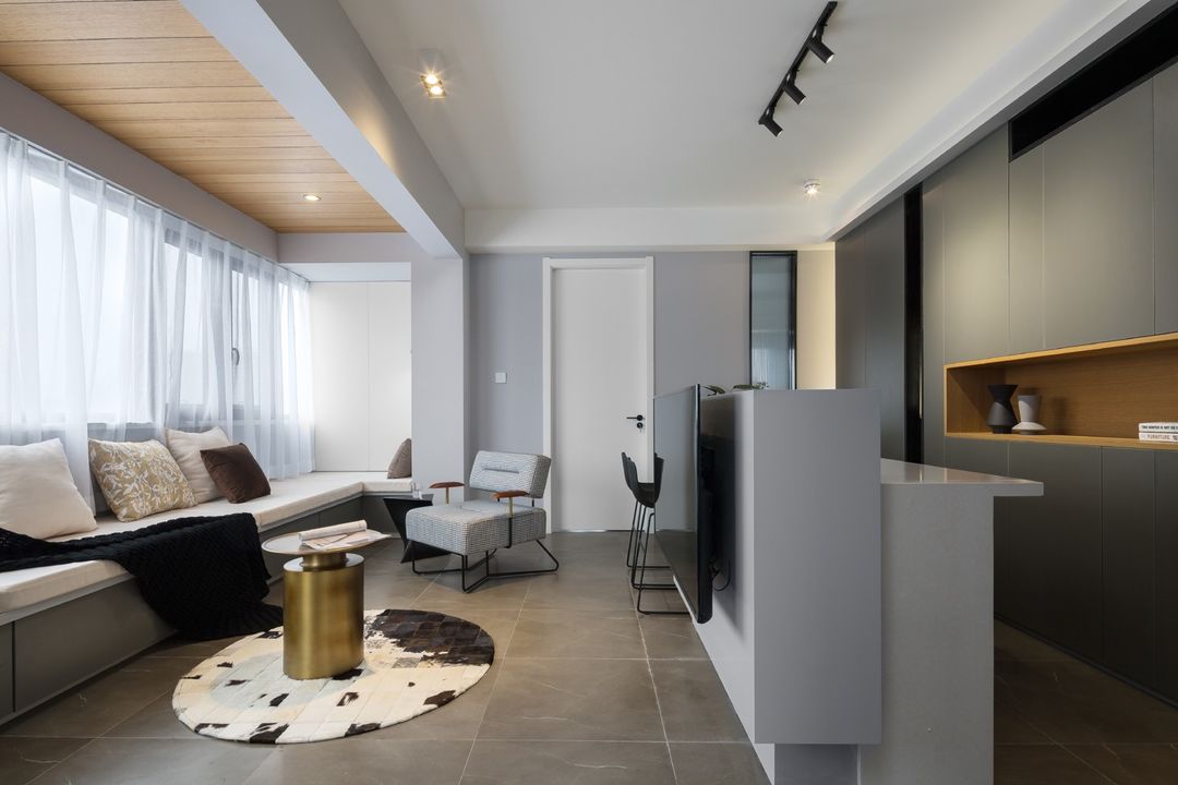 不买沙发,舍弃餐桌,阳台打一排矮柜,一进客厅被惊艳了