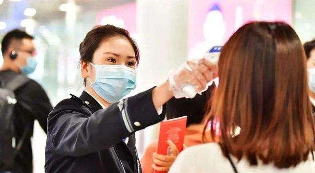 杨舒平|吹捧“美国空气香甜”，女留学生辱骂国家，屡次找工作被拒绝！