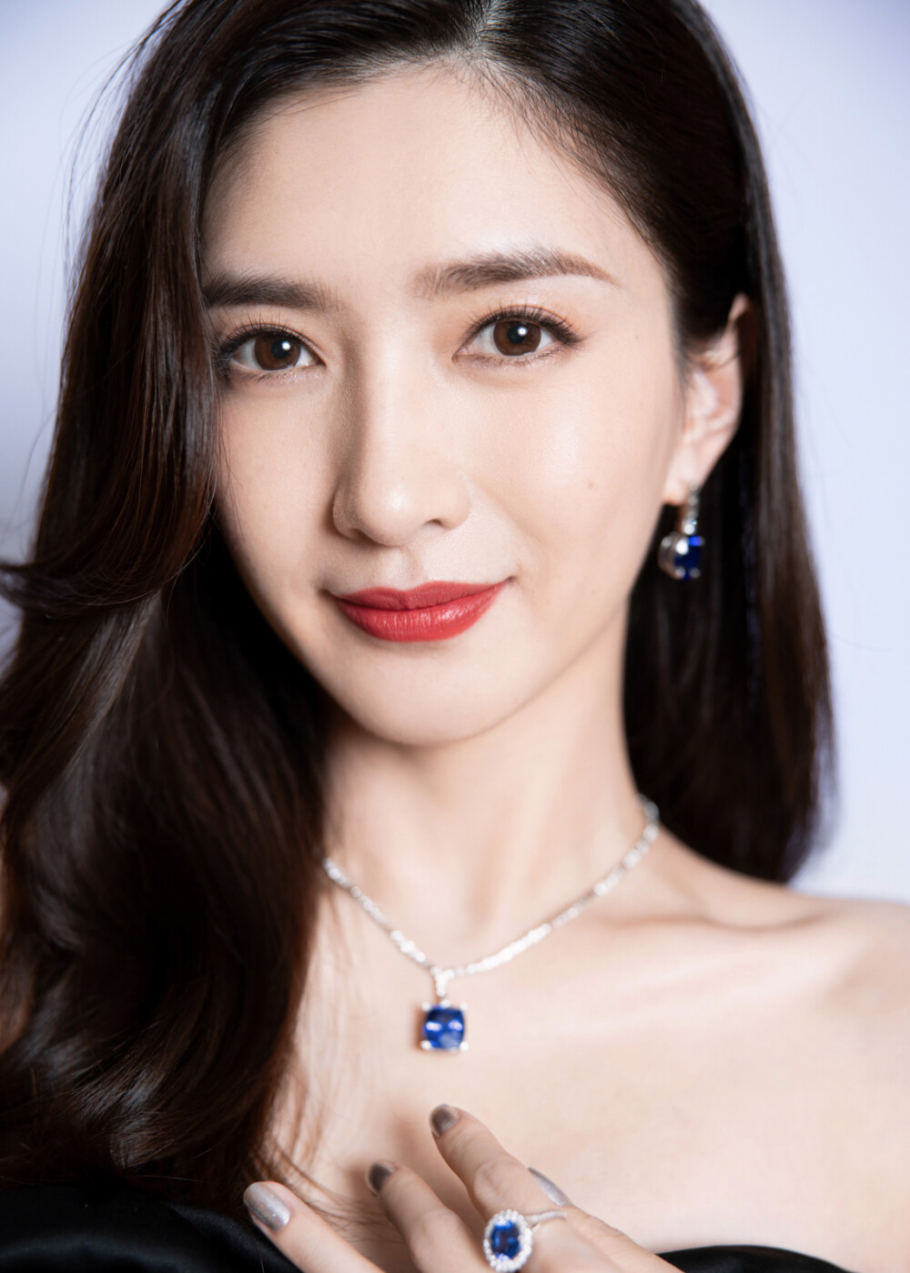 江疏影|江疏影追星成功!与朝阳最美的人合影,自嘲见到她才知自己有多丑