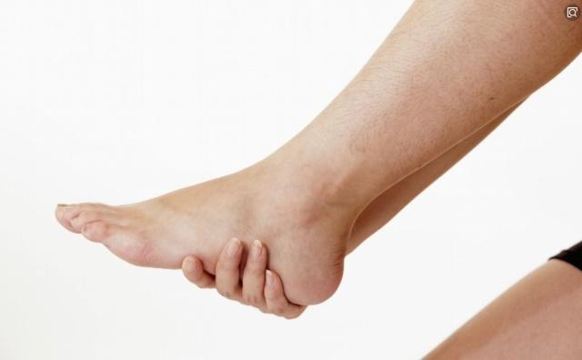 脾胃|脚上若出现这3个不起眼的症状，可能是大病要来的征兆，早知早好