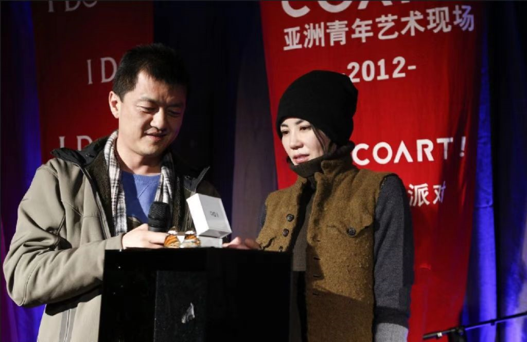 李亚鹏|李亚鹏秀恩爱,关王菲什么事?