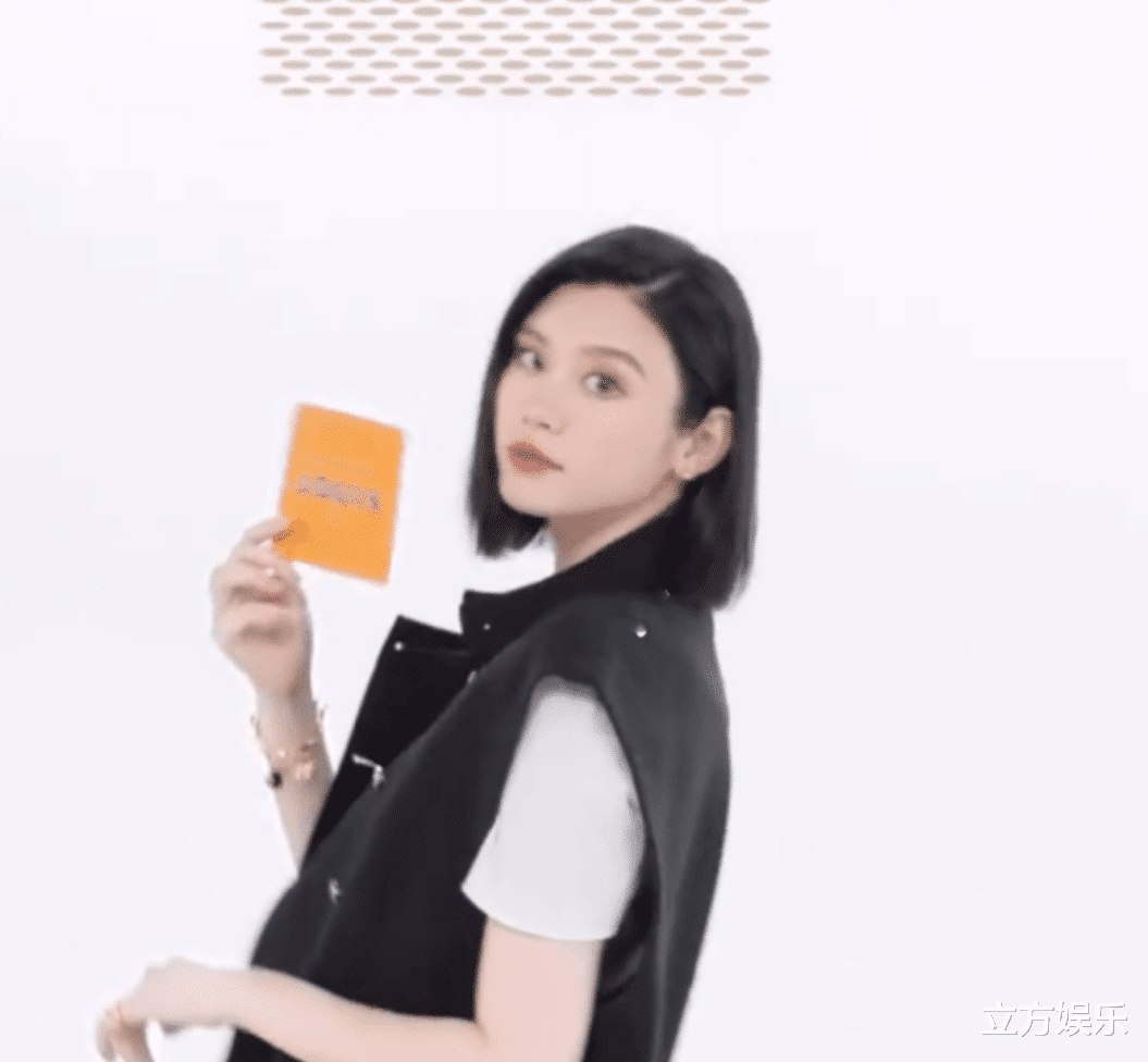 奚梦瑶|奚梦瑶二胎后首现身,脱发明显胯骨变宽,唯独大长腿依旧纤细!