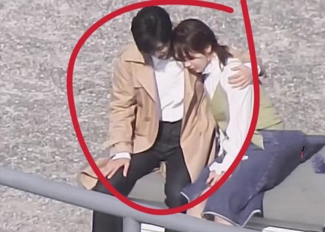 戴娇倩|好甜蜜!肖战和杨紫片场“抱在一起”,收工后还一起离开