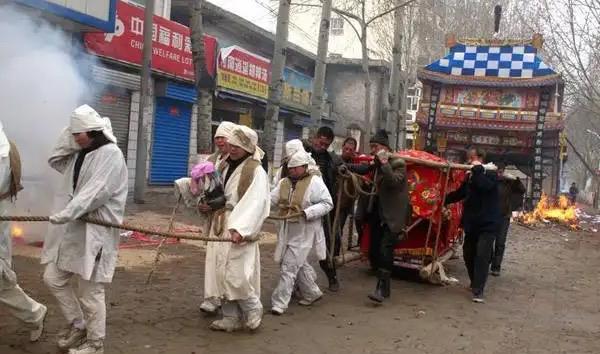 俗话说“女婿祭灵不祭坟,祭坟辱没祖上人”这是啥意思?有道理吗