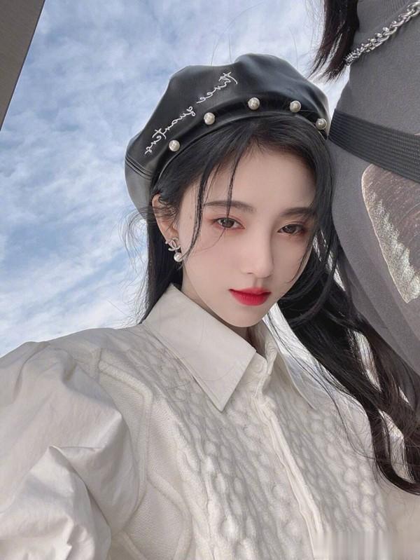 生图|脸垮、腿粗、比例差,5位活在精修的女星,个个都被生图“现形”