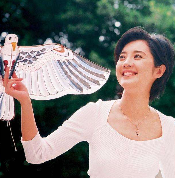 韩红|富豪为娶许戈辉，给北大校花前妻一亿分手费，并让她带走2个孩子