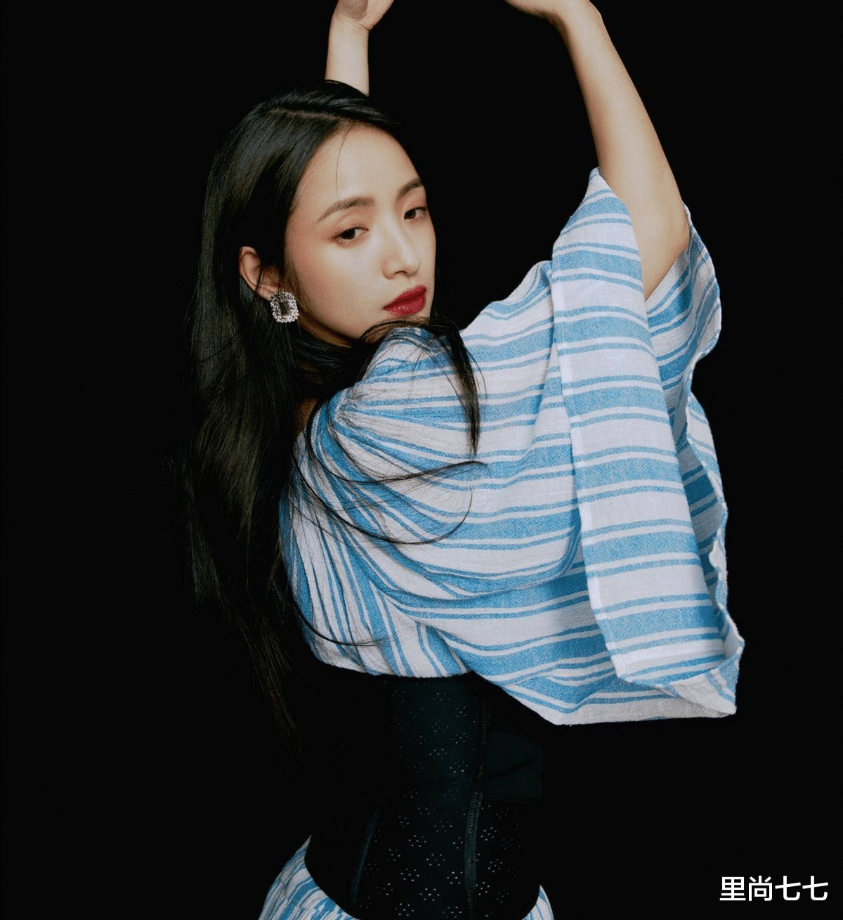 林依晨|林依晨和老公罕见合体出游，三十九岁还是娃娃脸依然年轻，富豪老公看上去很帅