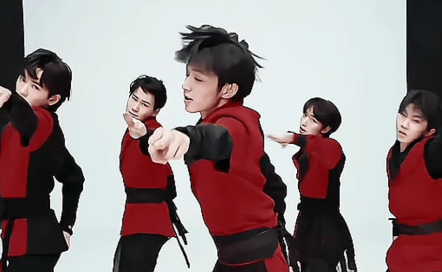 刘耀文|刘耀文《侠》MV仗剑镜头,每一帧都是有效镜头,夺人眼球