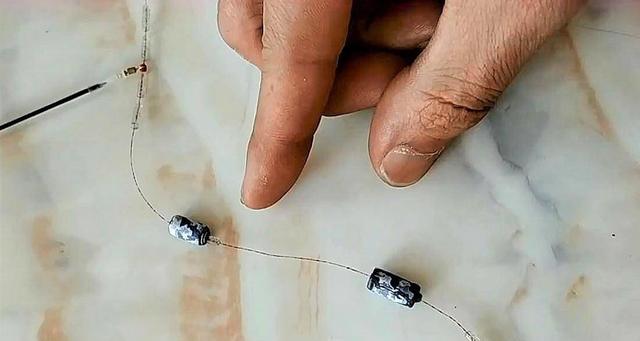 |野钓遇走水怎样钓鱼？走水水底有水草，应该如何应对？