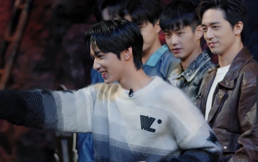 成龙|成龙《无限超越班》首波口碑出炉！观众的打分评论都“一针见血”