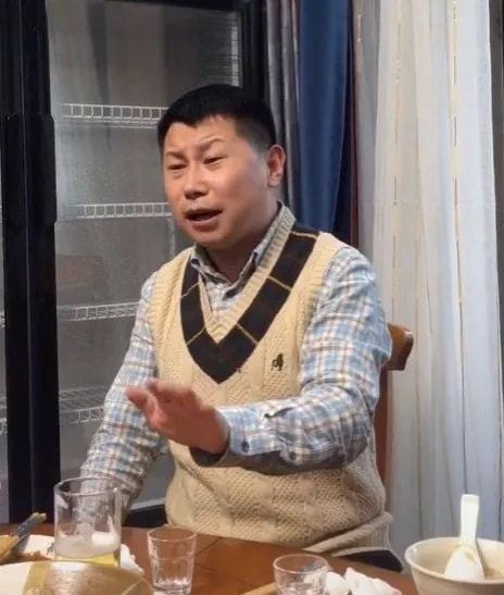 何云伟|何云伟直播表示：郭德纲现在不是我师傅，但我还要叫他一声郭老师