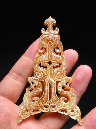 和田玉籽料|明以前 和田玉籽料 白玉沁色 龙纹 玉珮 挂件