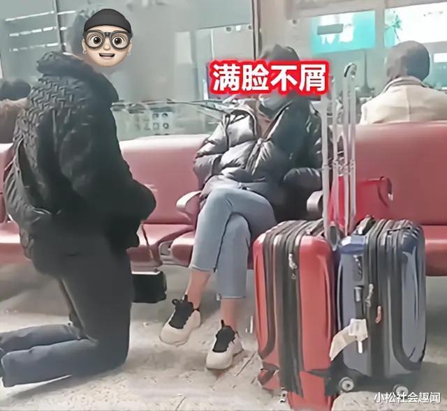 男子跪求女友不要走,女生却无动于衷,知情人:男孩家给不起彩礼