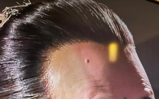 电视剧|电视剧细节穿帮:《甄嬛传》翘边的假胡子,《神雕》里的塑料瀑布