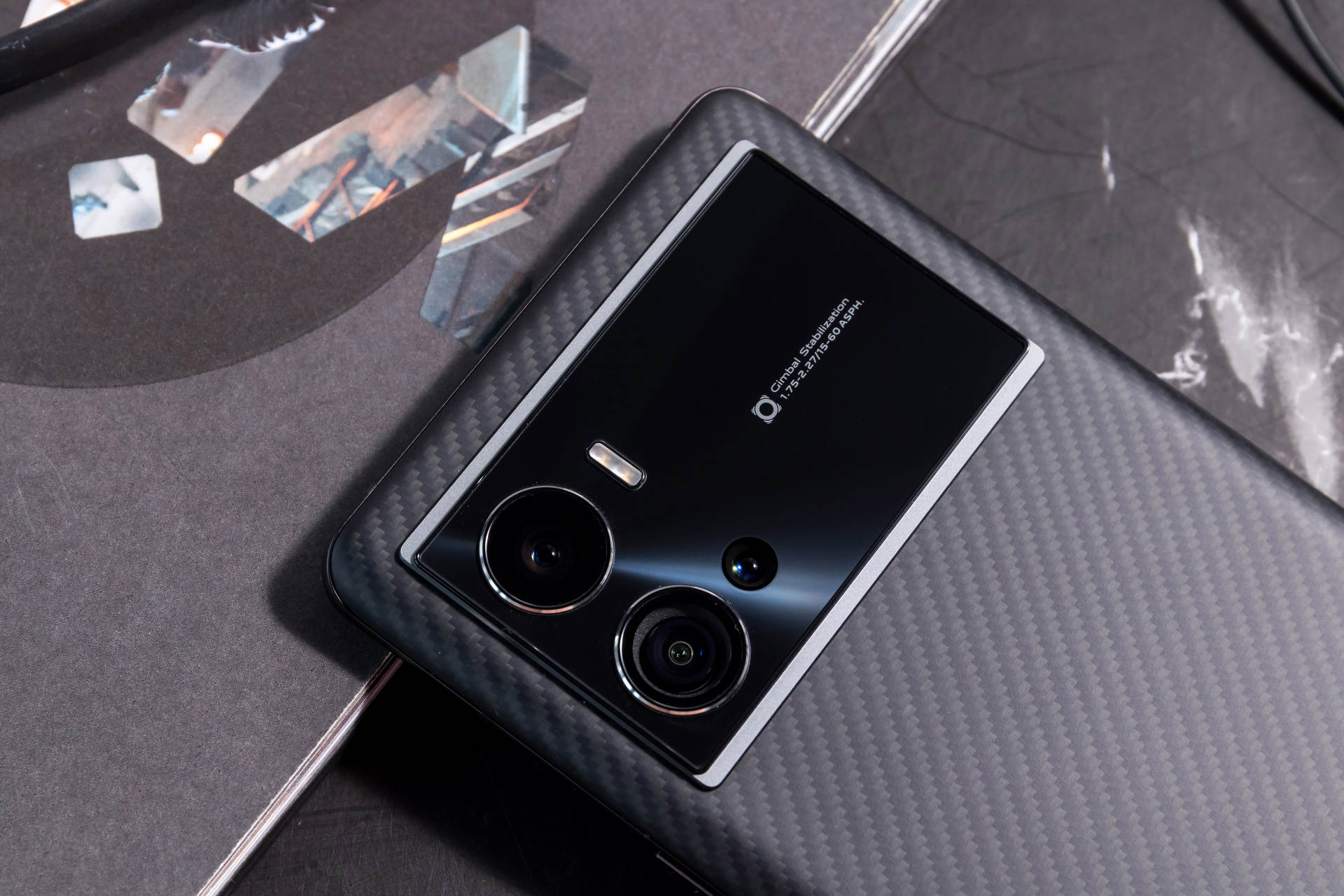 |抗冲击、耐高温的iQOO手机赛道版配色,尽显品牌“强悍”理念