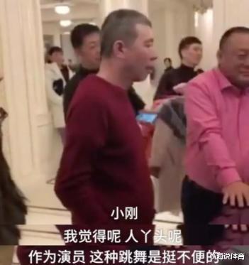 曹格|酒后咸猪手、香槟对瓶吹,这些借酒释放的明星,有男有女都是大牌