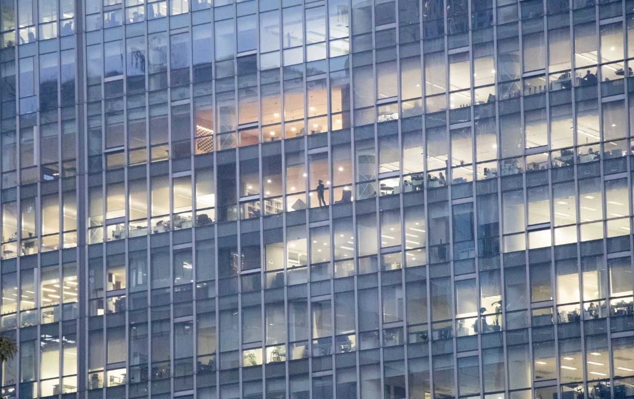 烟台|996狂欢的背后,是一地的破碎