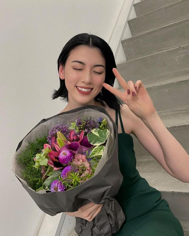 三吉彩花|《今际之国的闯关者2》三吉彩花不仅长相高冷美艳,还拥有大长腿