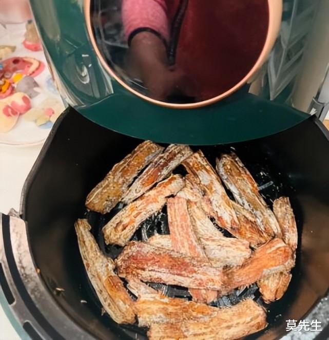 童锦程|25位明星上海居家隔离:陈赫朱桢聚餐,杜若溪晒菜,刘嘉玲看风景