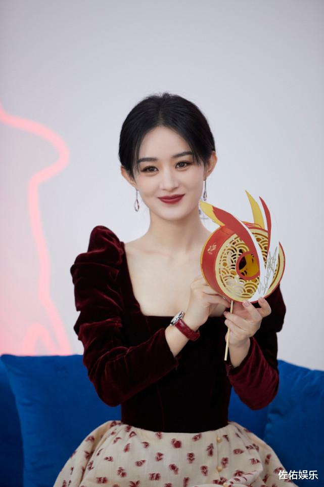 赵丽颖|赵丽颖做兔子灯笼被赞心灵手巧,身材婀娜似少女,笑容甜美惹人爱