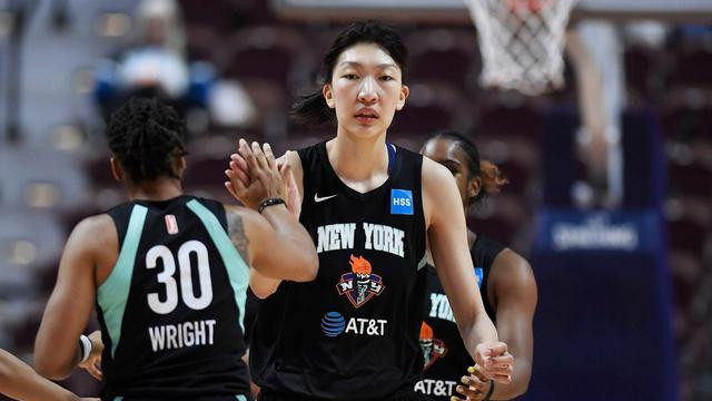 世锦赛|争气！中国女篮高塔攻陷WNBA，首秀9分钟狂砍10分，洋教头大加赞赏