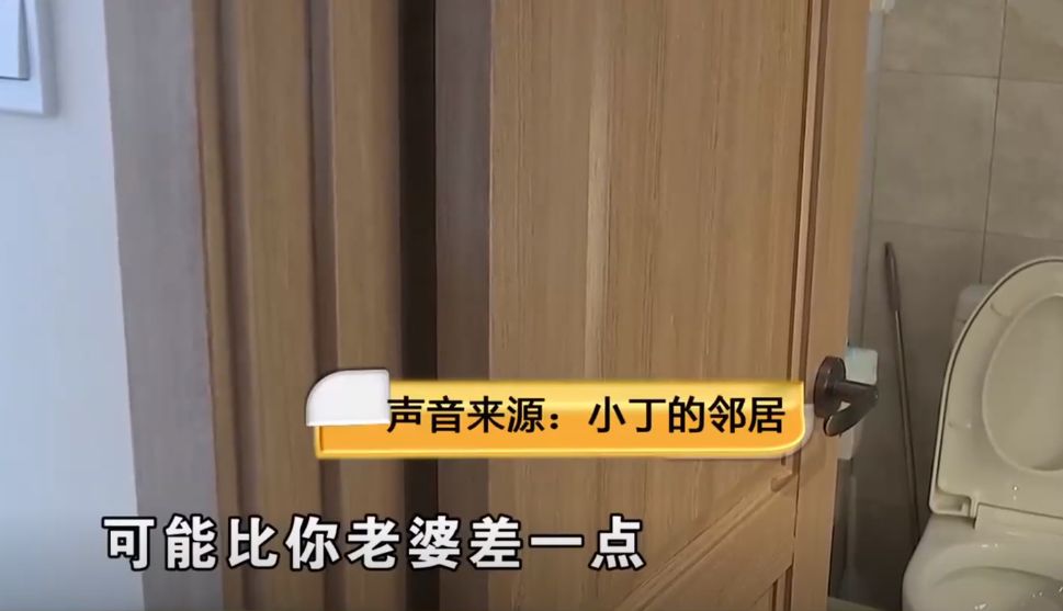 卧室门被打开，女子发现门后藏着男邻居，男子：我来看装修的