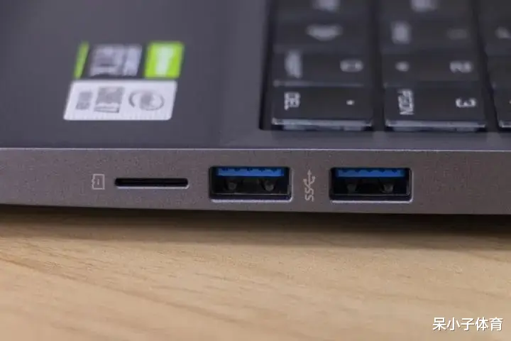 笔记本电脑的储存卡接口和HDMI接口都非常实用，阉割了干啥？