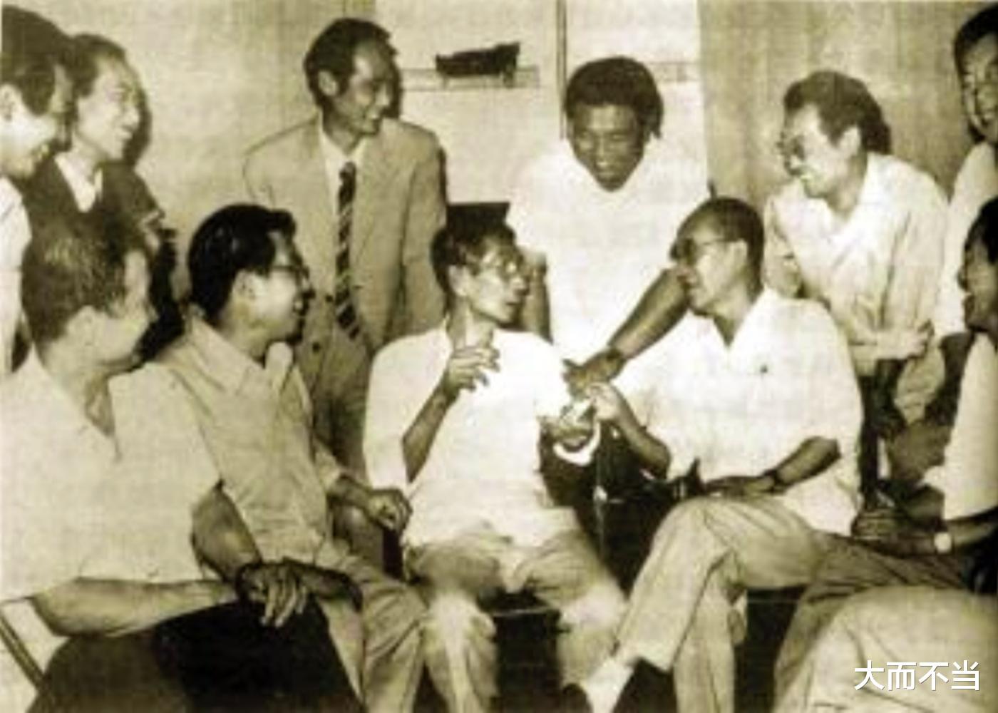 明星|大师心思不可捉摸!侯宝林马三立儿子拜师,为什么都选择代拉?