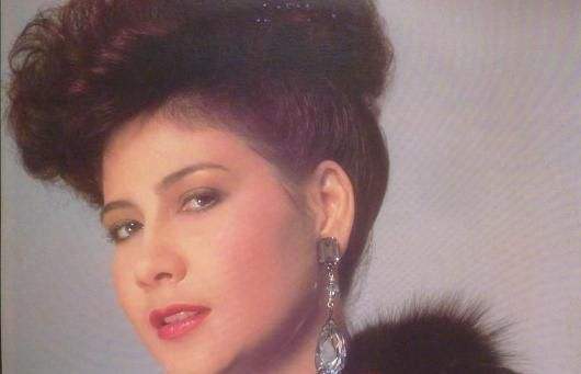 春晚|盼盼巴斯精彩表演，1991年春晚倪萍巧用四张白纸化解危机