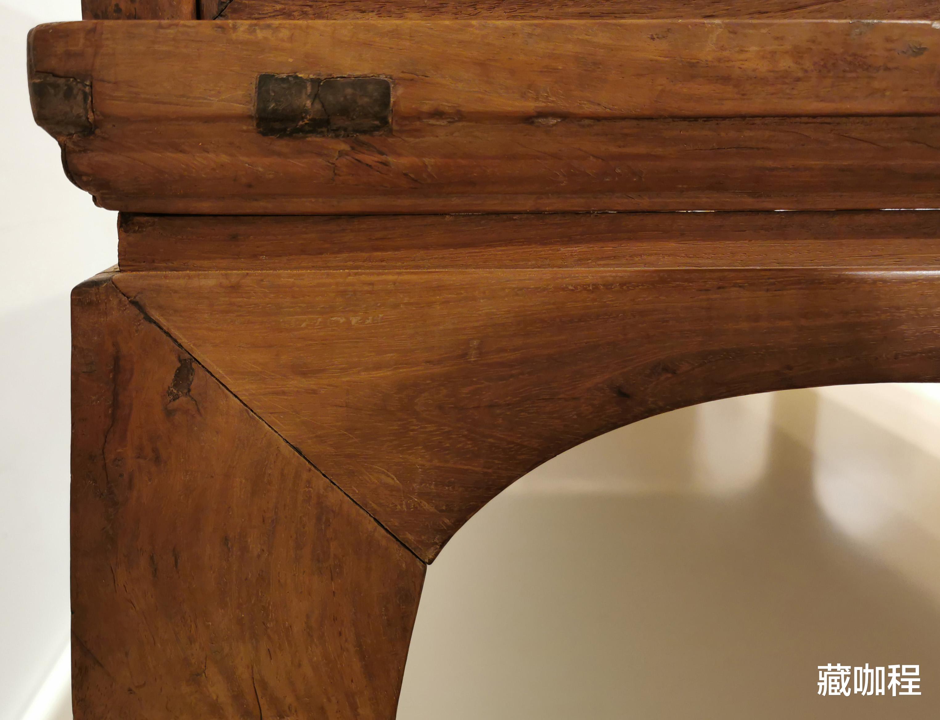 |够大够老够典型，黄花梨木也有锯齿纹理