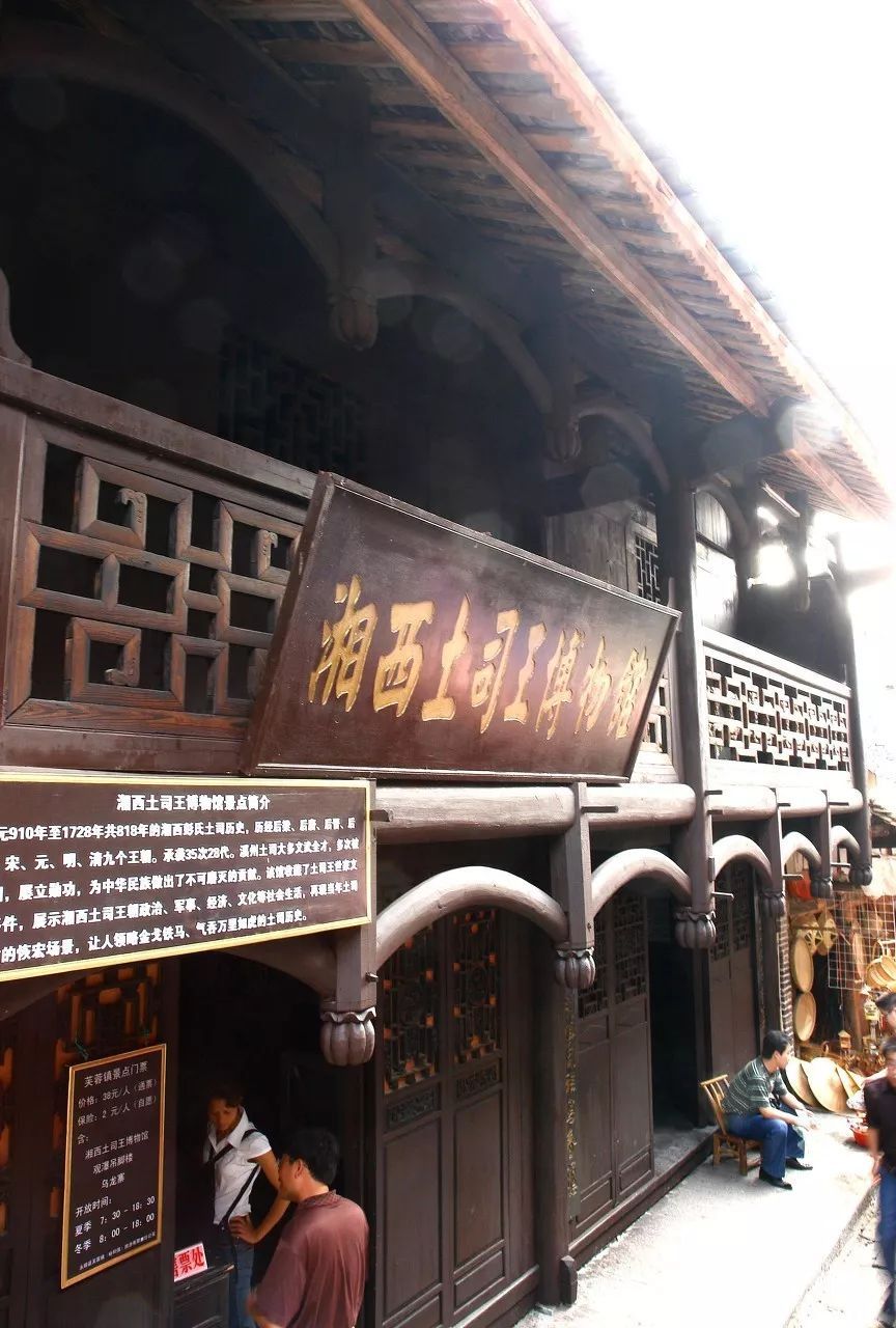 芙蓉镇|中国唯一挂在瀑布上的古镇，美景不输周庄，被誉“小江南”