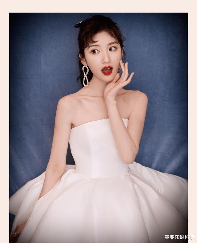 毛晓彤|再次被毛晓彤惊艳全场，穿美裙烫卷发好像小公主，粉丝：爱了爱了