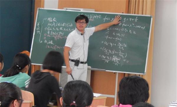 教师|高中教师迎“好消息”，绩效考核新变动，三类老师有望涨工资