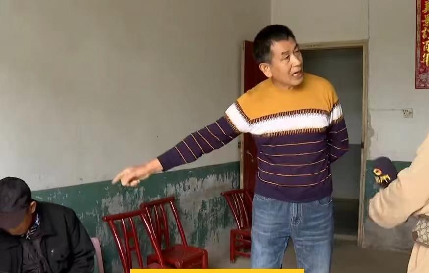 父亲每天忙于牌桌,儿子种8亩土地也不帮忙,儿子:他输了30万
