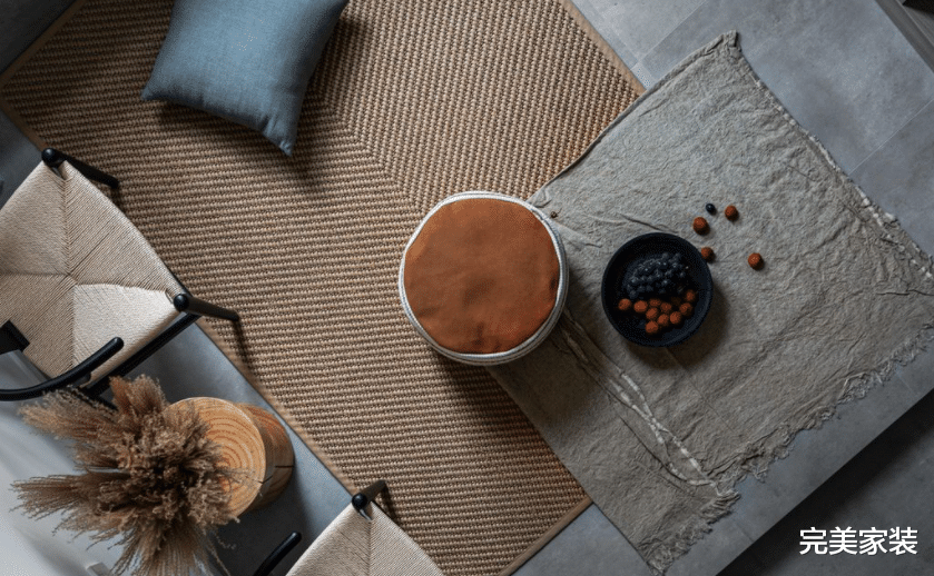 20平方米的空间里设计两层楼,还有赏景的大飘窗,实现对家的幻想