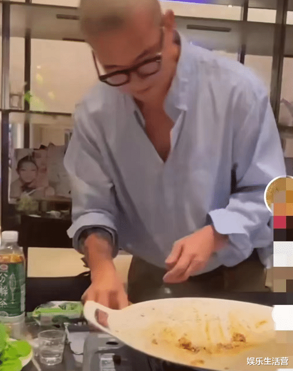 具俊晔|小S蹭饭，具俊晔炒菜被夸贤惠？桌上物品杂乱，锅不刷就做下道菜