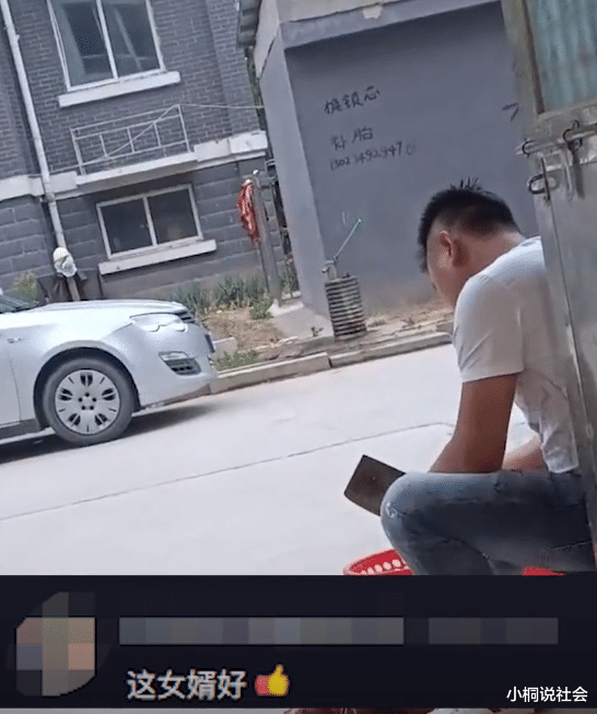 江苏一男子帮丈母娘下田干活,妻子恍然大悟:难怪吵架都没人帮我