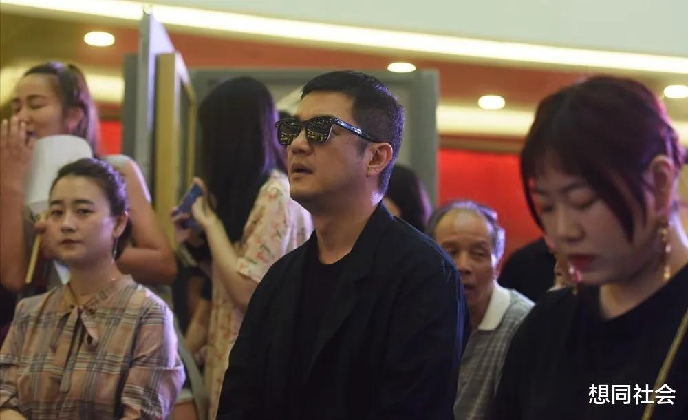 李亚鹏|别吹理想主义了!拉王菲下水、跟投资人耍赖,李亚鹏比你想得复杂