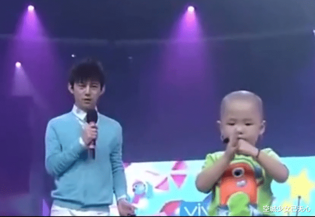 张俊豪|三岁走红五岁上春晚年入百万，被父母当摇钱树，张峻豪如今怎样了