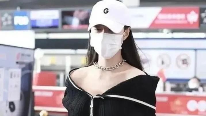 婚变|沈梦辰现身机场，对婚变传闻只字不提，网传两人正在闹矛盾